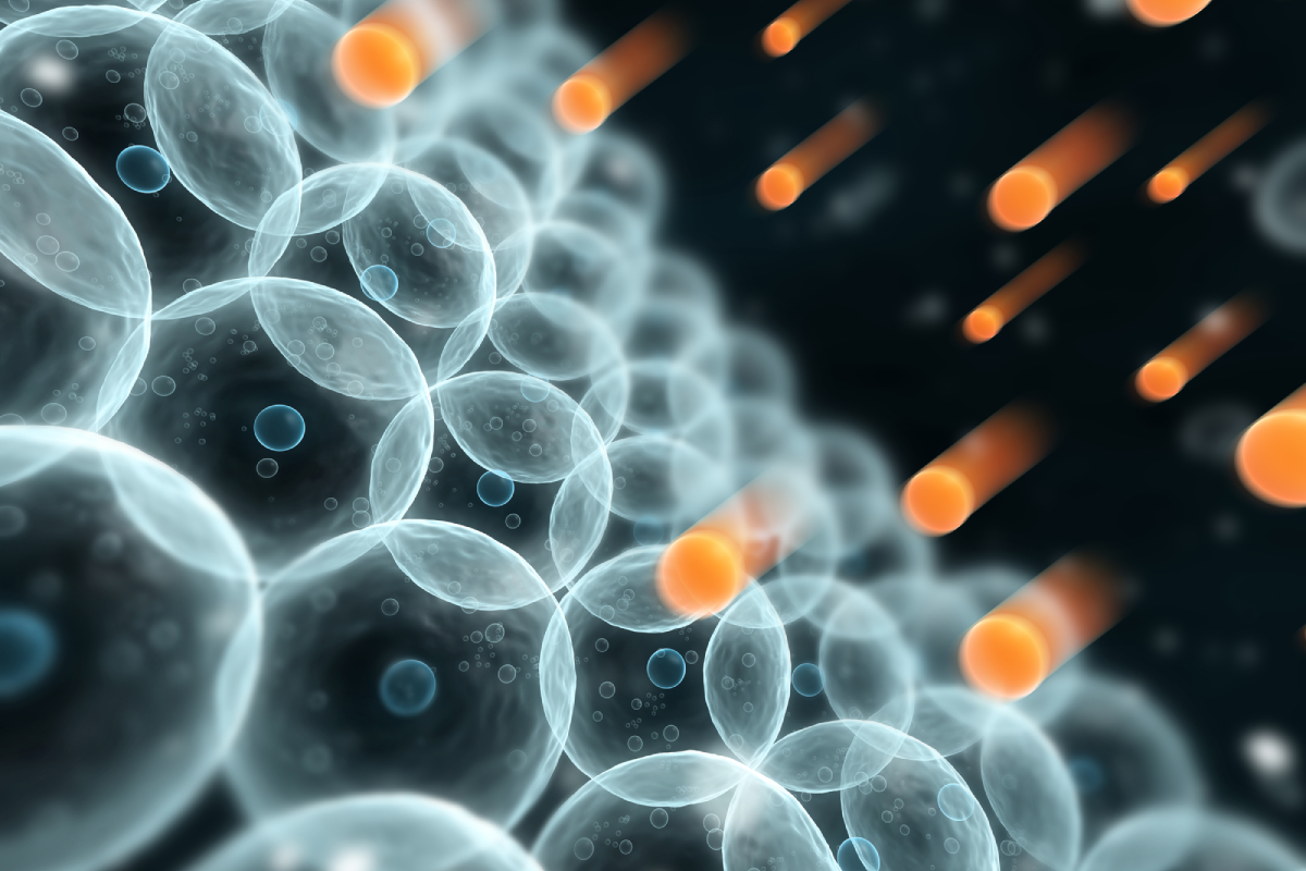 Arte digital ilustrativa. Mostra radicais livres tentando invadir uma malha formada por células da pele.