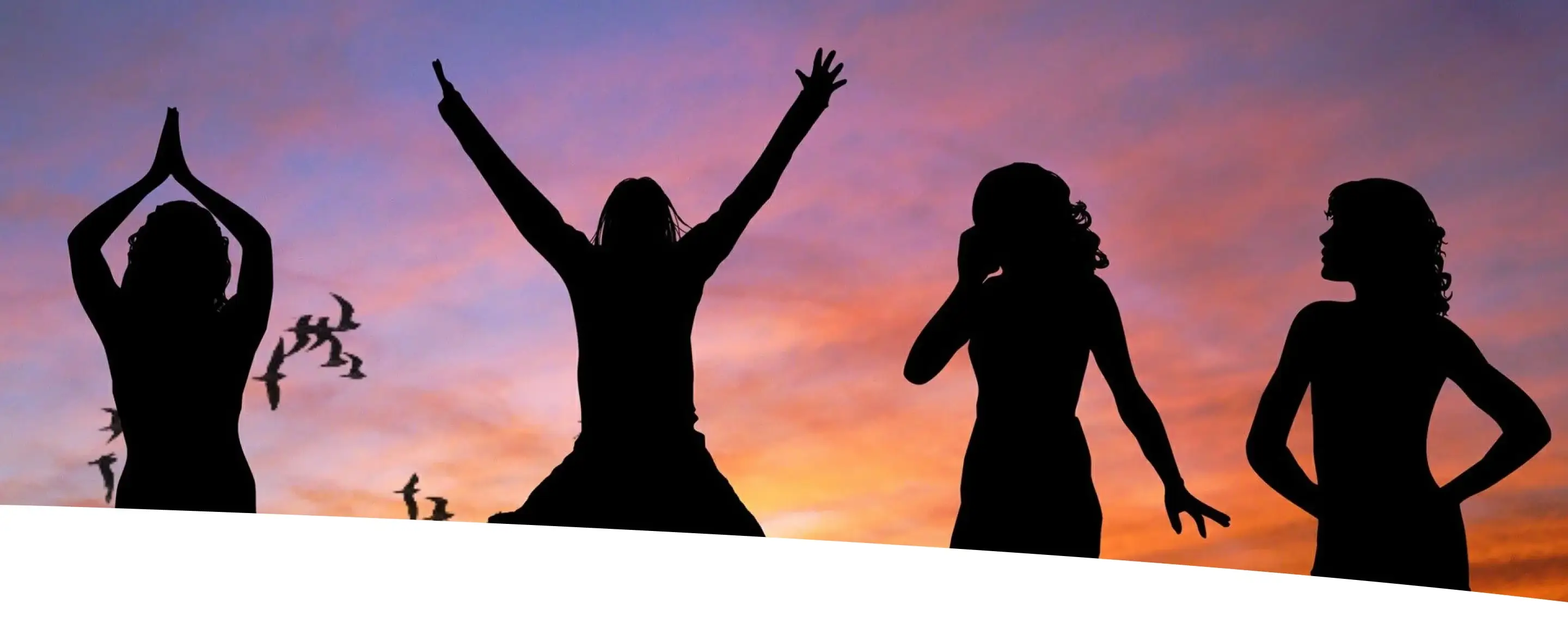 Silhuetas de quatro mulheres em diferentes poses (yoga, pulando, com as mãos na cintura) em um pôr do sol vibrante. A imagem simboliza a diversidade de humores e fases na jornada hormonal e de vida da mulher.