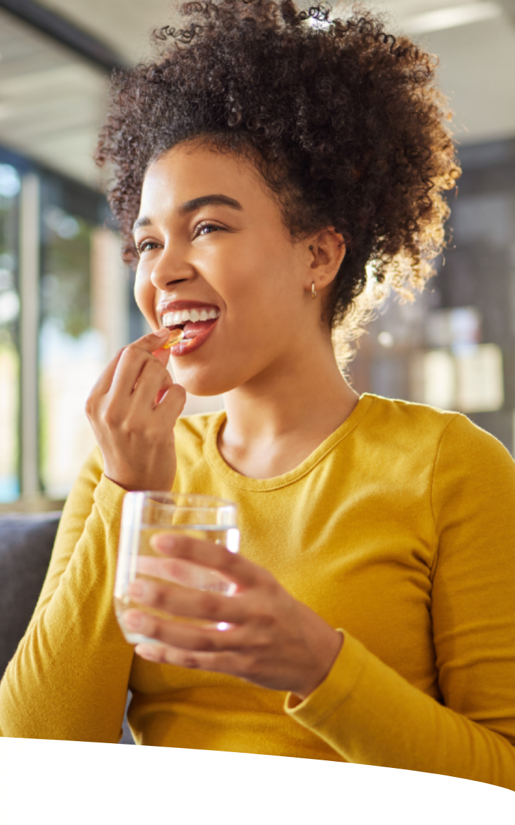 Saber como tomar vitaminas do jeito certo ajuda a otimizar resultados e absorver melhor cada nutriente.